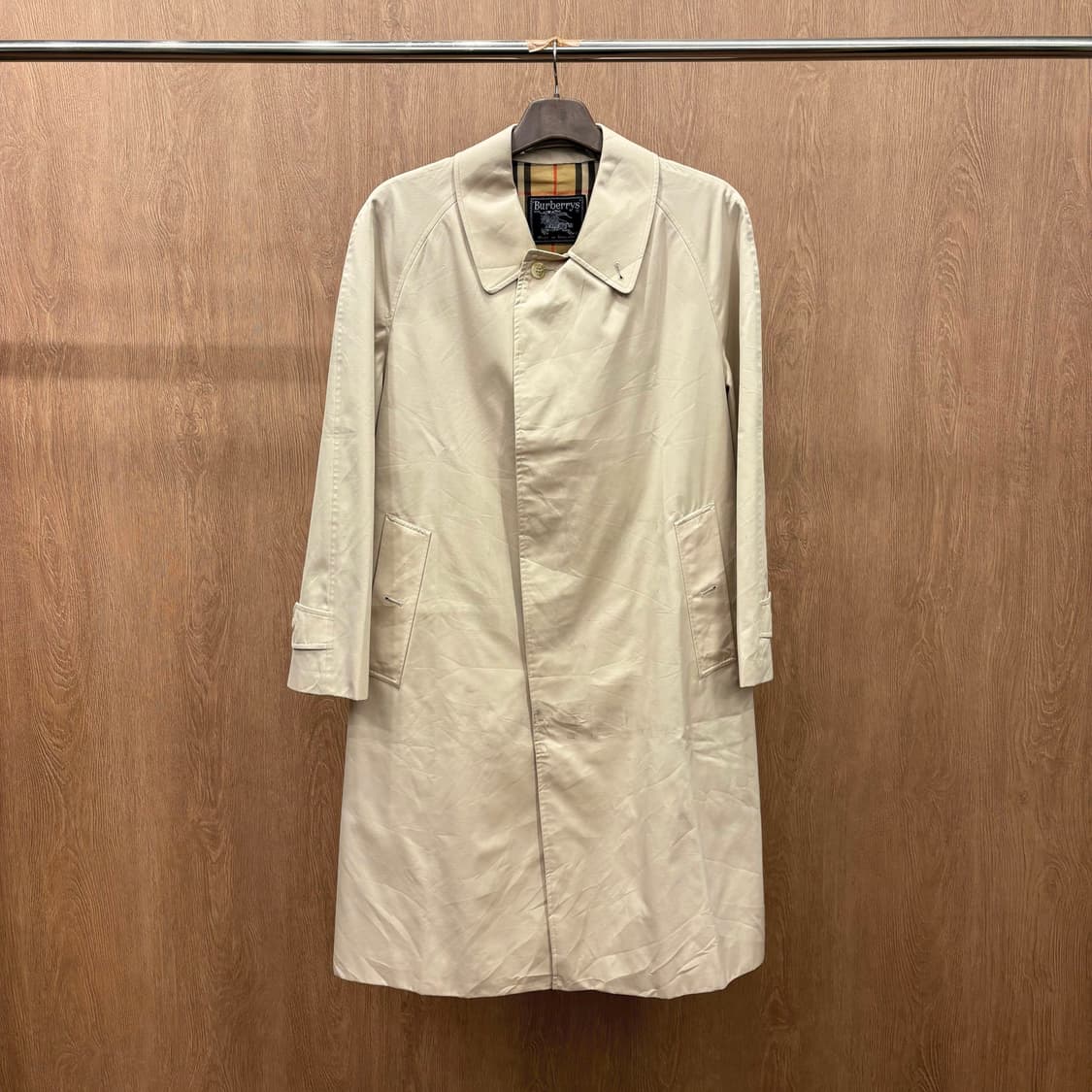 버버리 싱글 브레스티드 코트 노바 체크 안감 소매 스트랩 디테일 베이지 상품이미지2