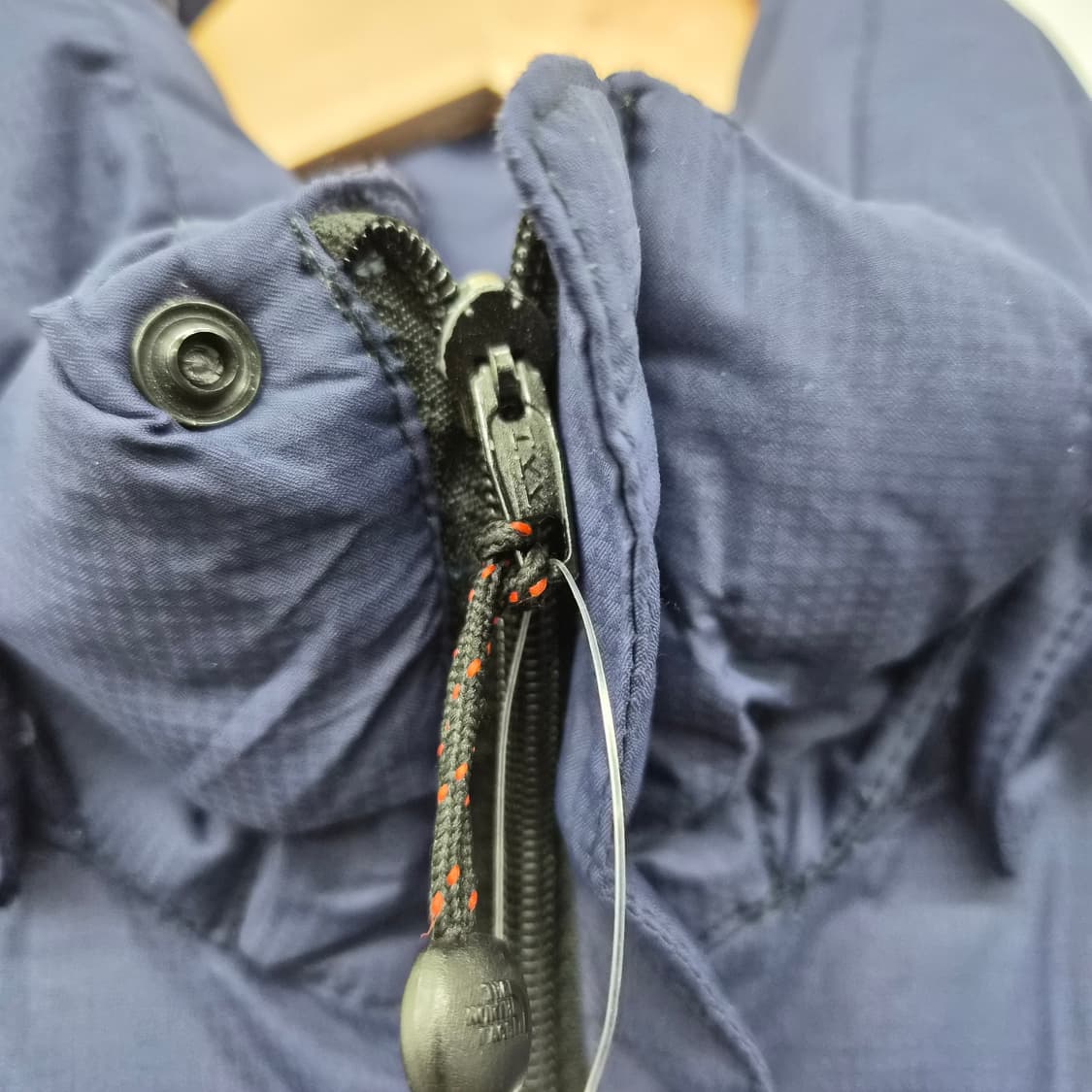 노스페이스 네이비 후드 패딩 자켓 남성 M 상품이미지3