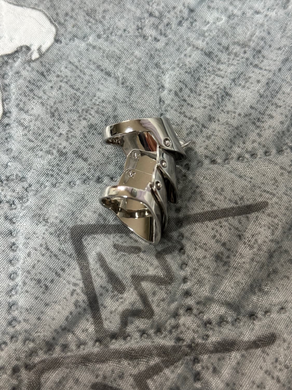 단품 급처 네고가능) 비비안 웨스트우드 아머 링 플래티넘 M 상품이미지2