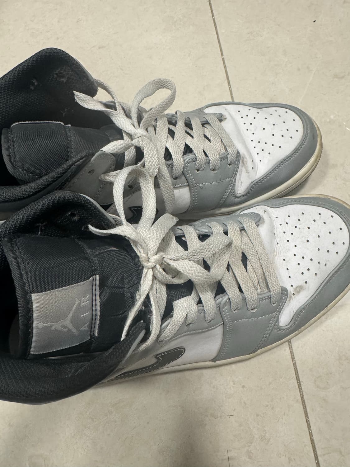 나이키 조던 1 미드 스모크 그레이 앤트러사이트 상품이미지1