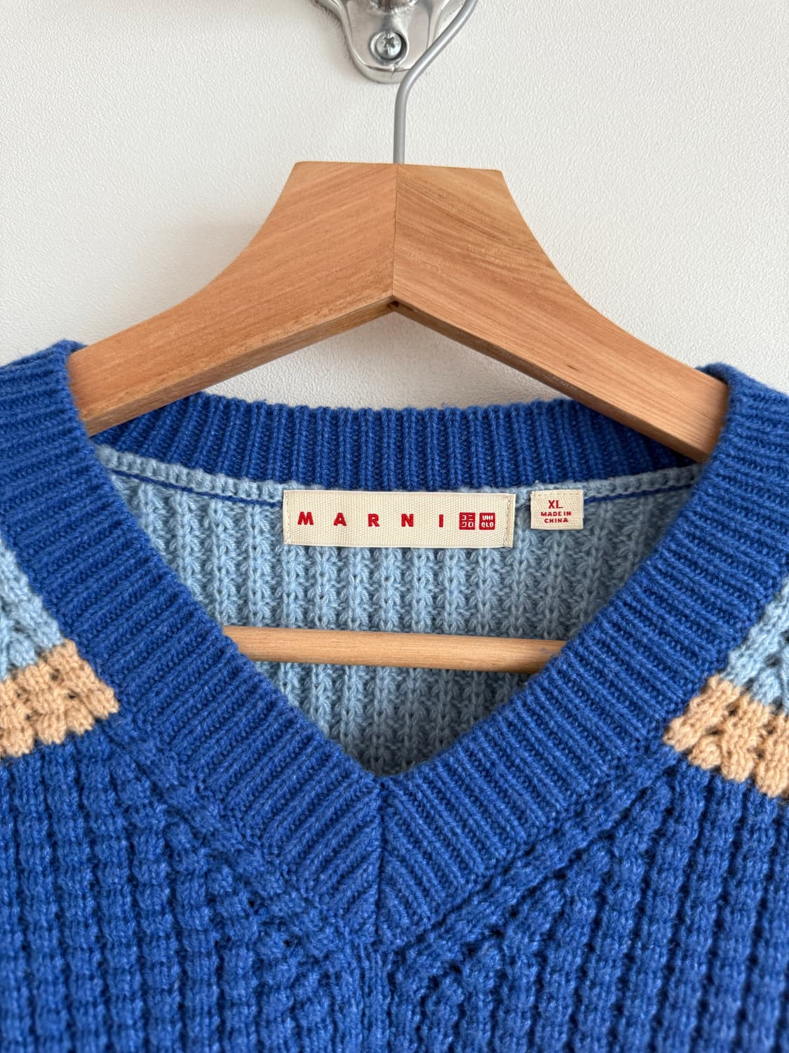 마르니 X 유니클로 브이넥 니트 상품이미지5
