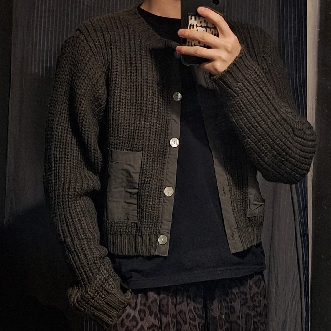 자라 카키 톤톤 뜨개짜임 아메카지 라운드넥 크롭 버튼 니트 가디건 상품이미지1