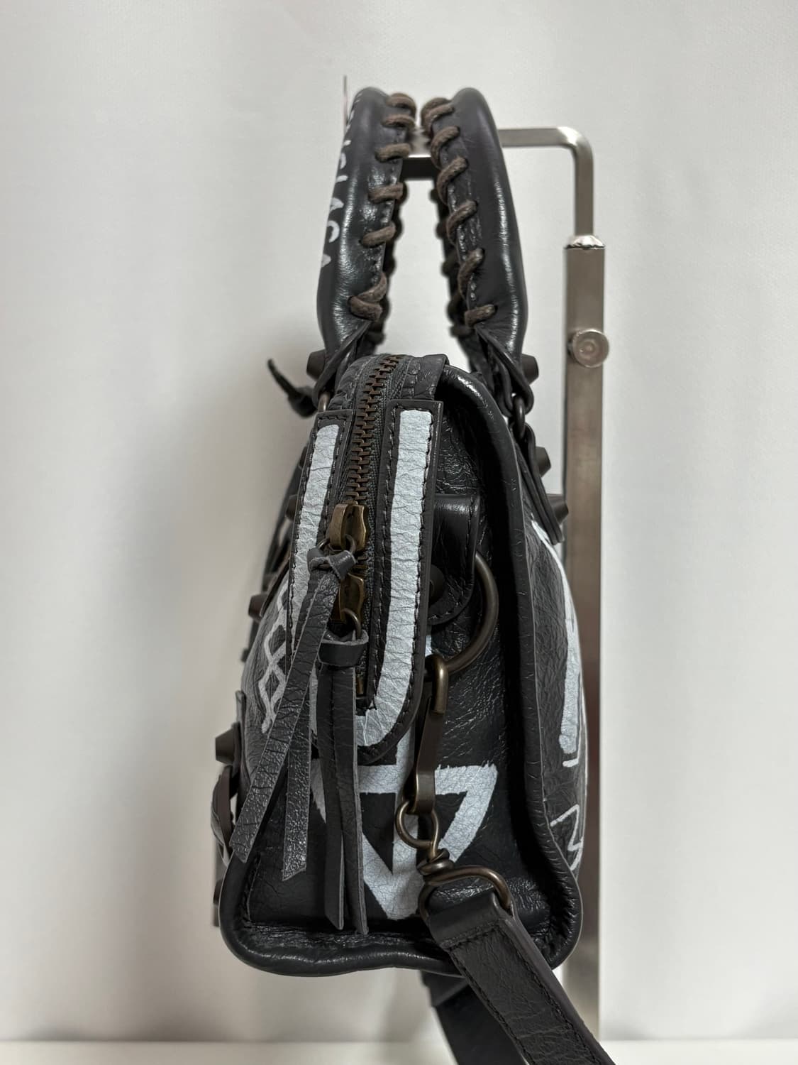 발렌시아가 그래피티 모터백 미니 그레이 상품이미지4