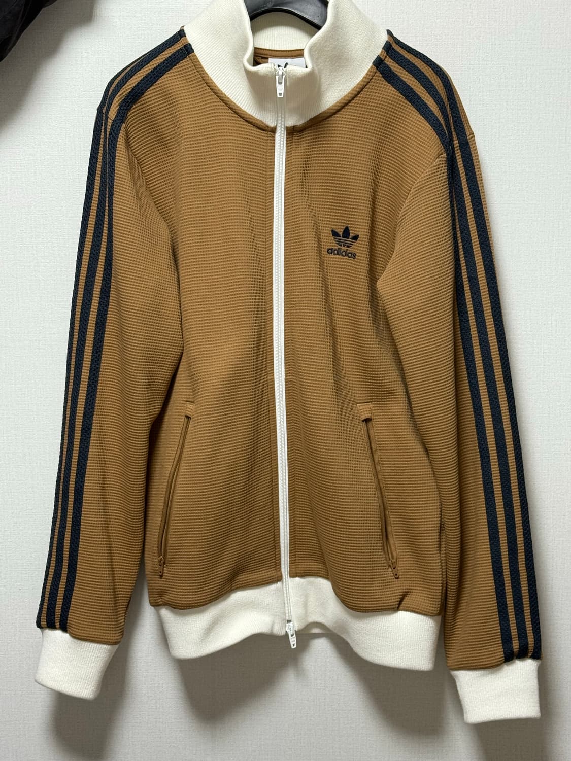 아디다스 오리지널 클래식 와플 베켄바우어 트랙탑 자켓 브라운 KB8952 상품이미지3