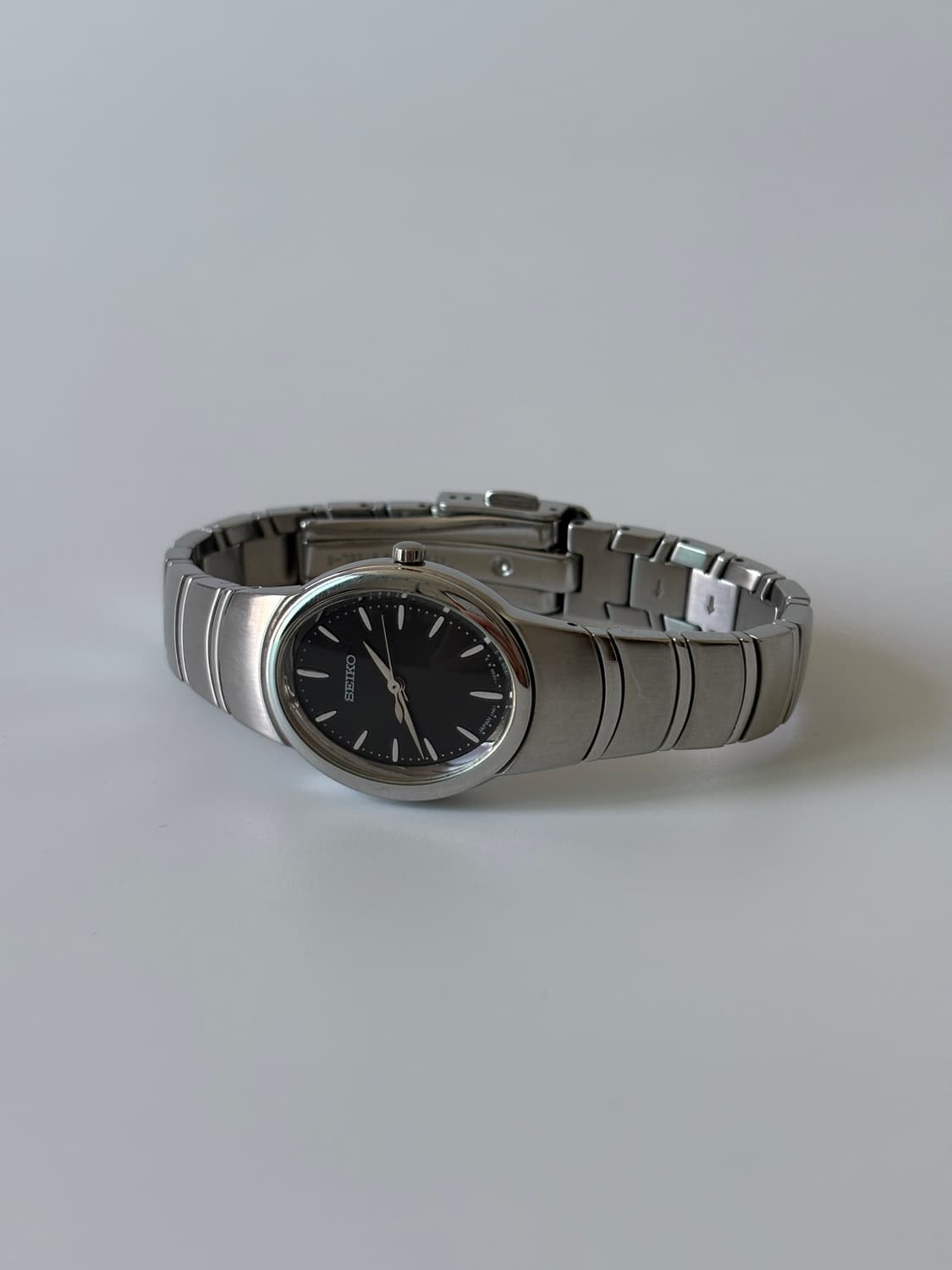 2000s Black Dial Oval Ladies Quartz 상품이미지1