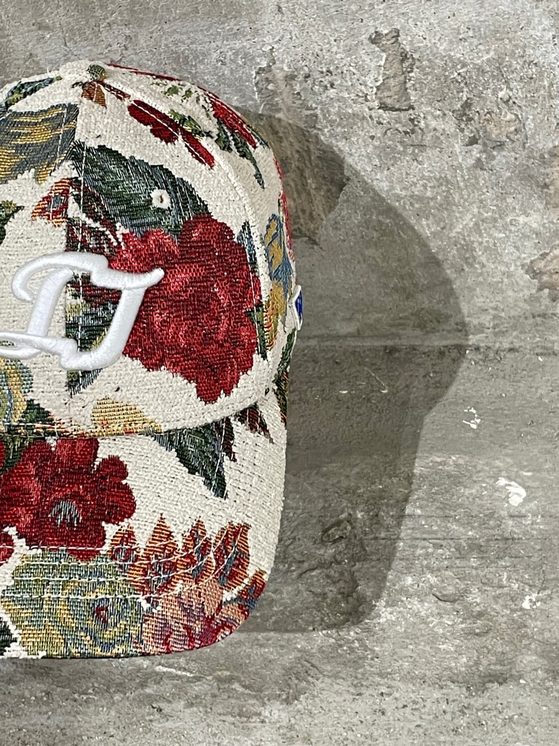 아더에러 23S/S 아이보리 커시브 trs 플로럴 볼캡 상품이미지5