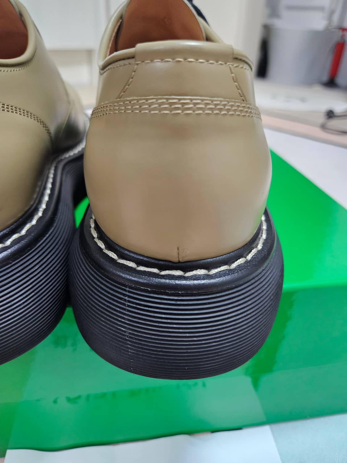 보테가베네타 바운스 더비 올스파이스 카키
 상품이미지4