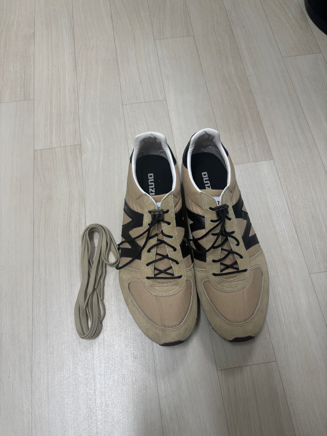 미즈노 셔터 스니커즈 상품이미지1