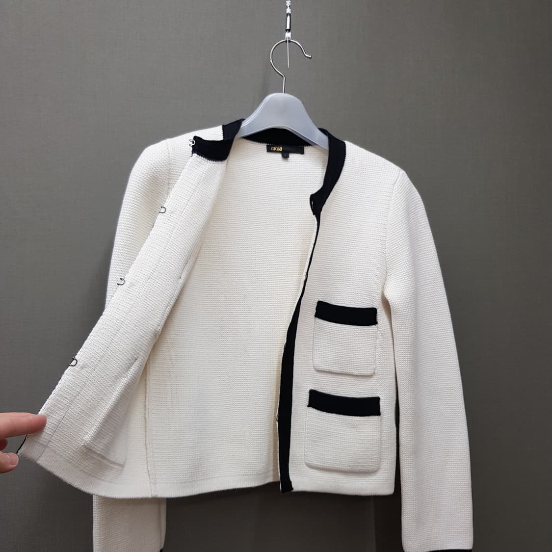마쥬 Maje 컬러 트리밍 포켓 디자인 가디건 1사이즈 상품이미지5