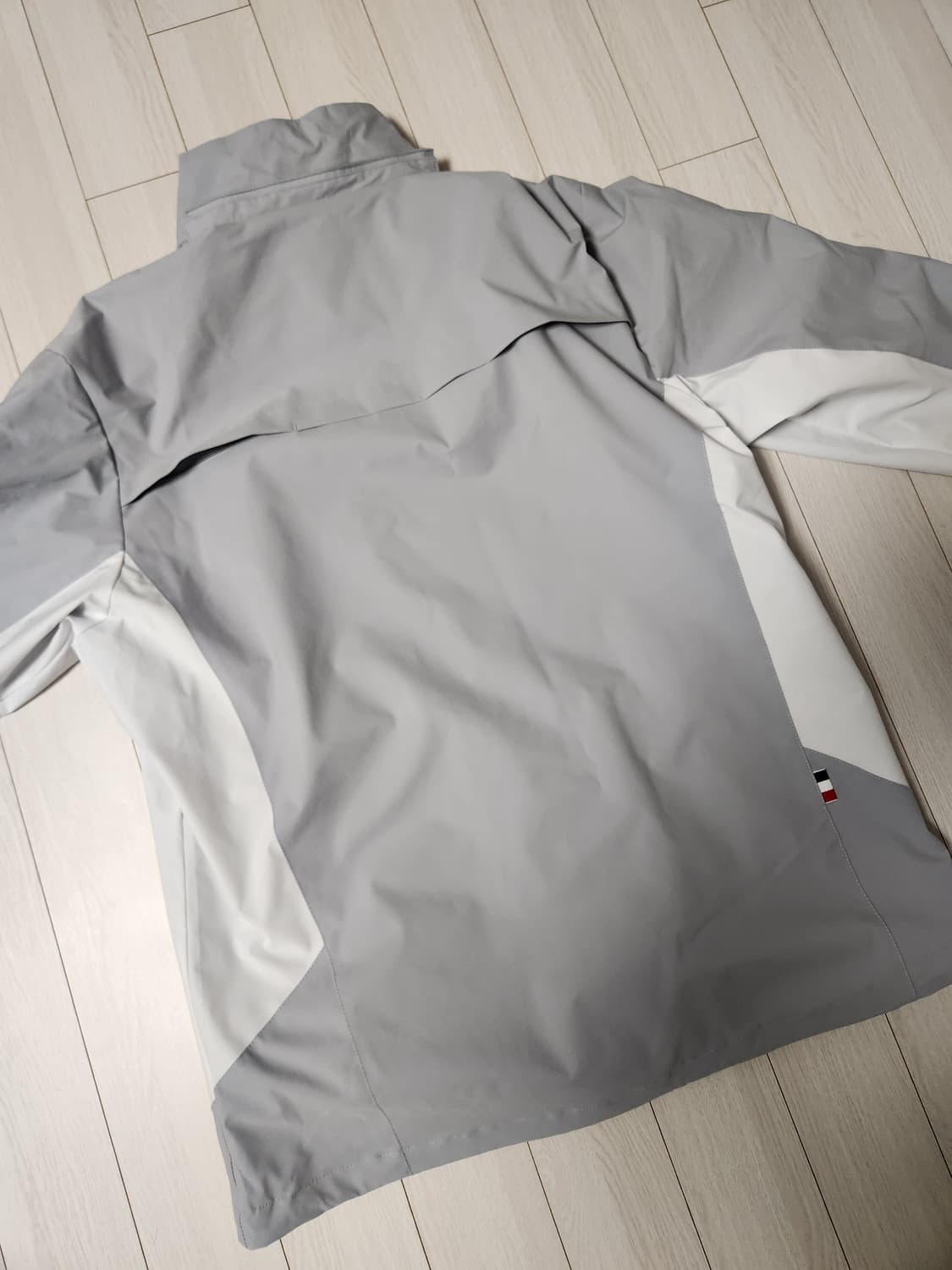 새상품급)험멜 바람막이 사이즈110

모자 없어서 싸게내놔요

거의새거에 상품이미지10