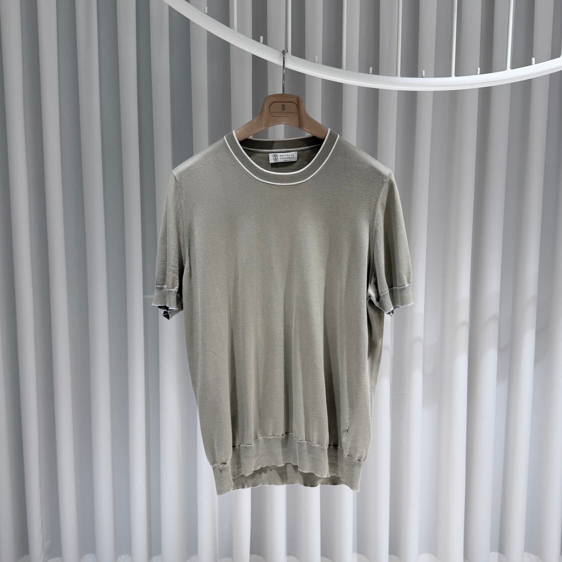 (A+/54) / 브루넬로쿠치넬리 크루넥 넥라인 반팔 올리브 그린 상품이미지1