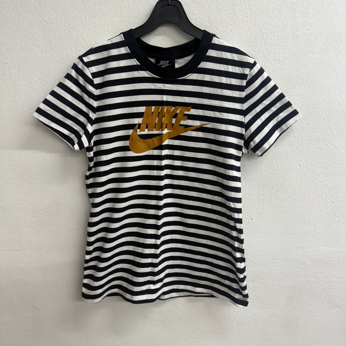 나이키 스트라이프 크롭 흰검 하프 슬리브689 (S) 상품이미지1