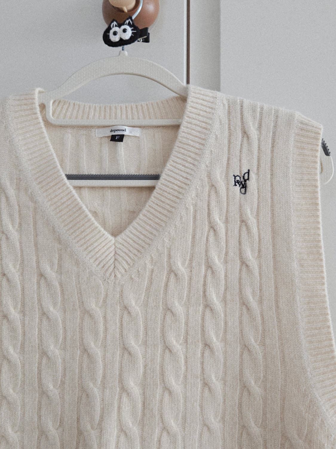 드파운드 아이보리 케이블 니트 베스트 상품이미지3