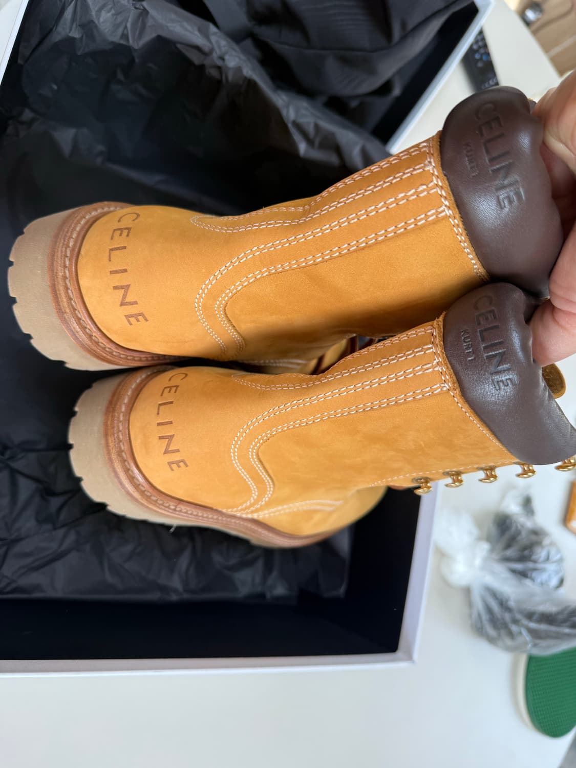 셀린느(Celine) 팀버랜드 스웨이드 워커 부츠 40사이즈 상품이미지2