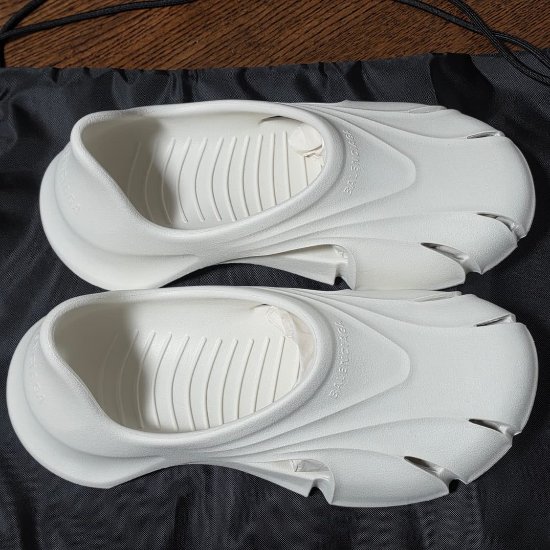 발렌시아가 몰드 클로즈드 EU42사이즈 새제품 상품이미지3