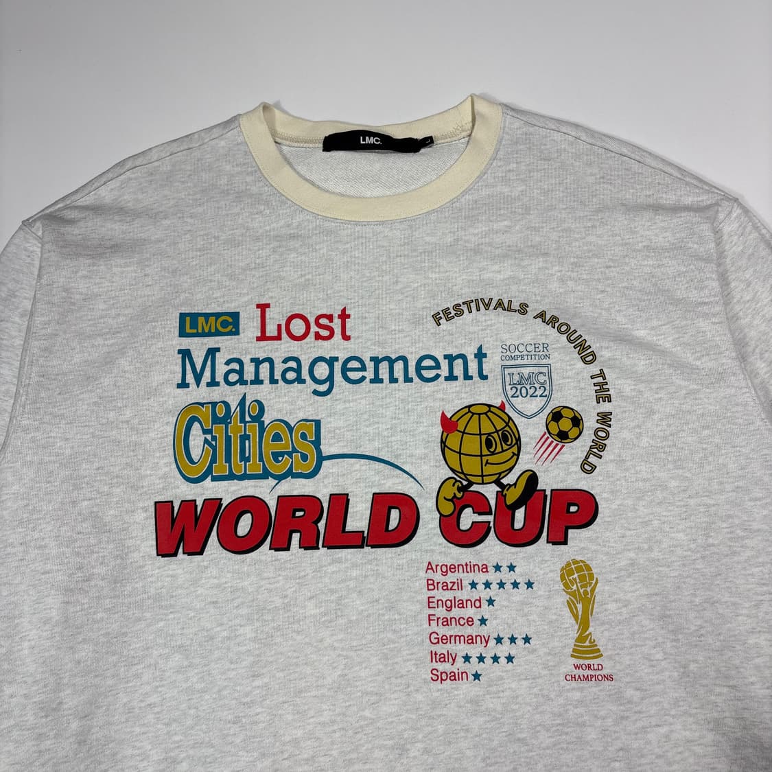 엘엠씨 화이트 그래픽 맨투맨 상품이미지2