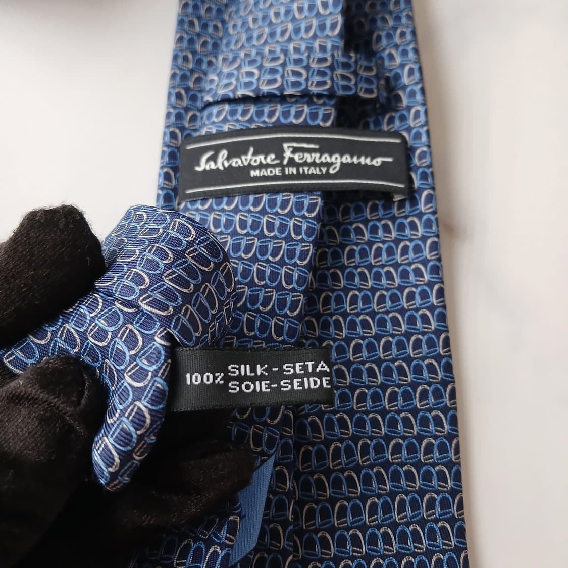 페라가모 실크 블루 간치니 패턴 넥타이 8cm A+등급 A19396
 상품이미지9