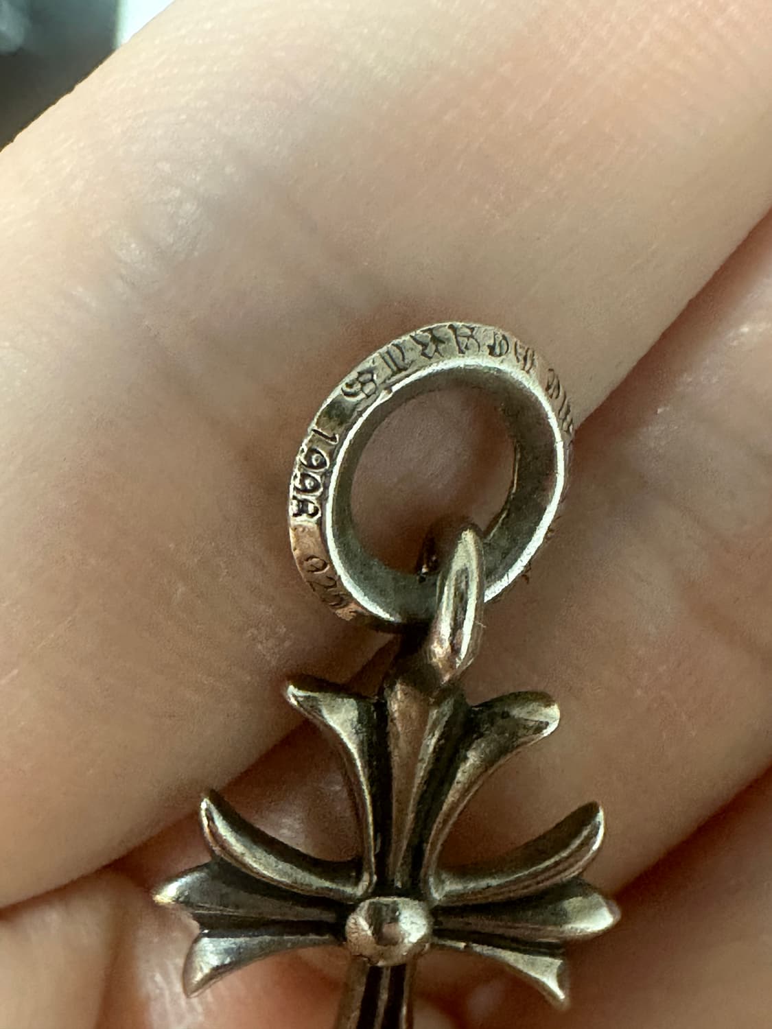 크롬하츠 타이니 크로스 참 상품이미지3