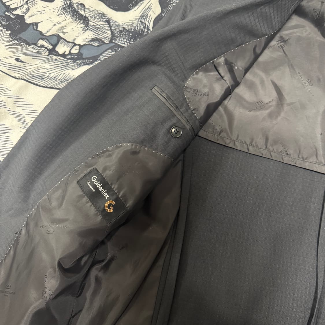 발렌시아가 쓰리버튼 울자켓 100사이즈  상품이미지3