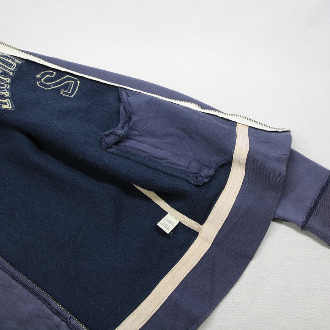 (착용컷) 아베크롬비 자수 스웻 집업 (남성용 100) 상품이미지8