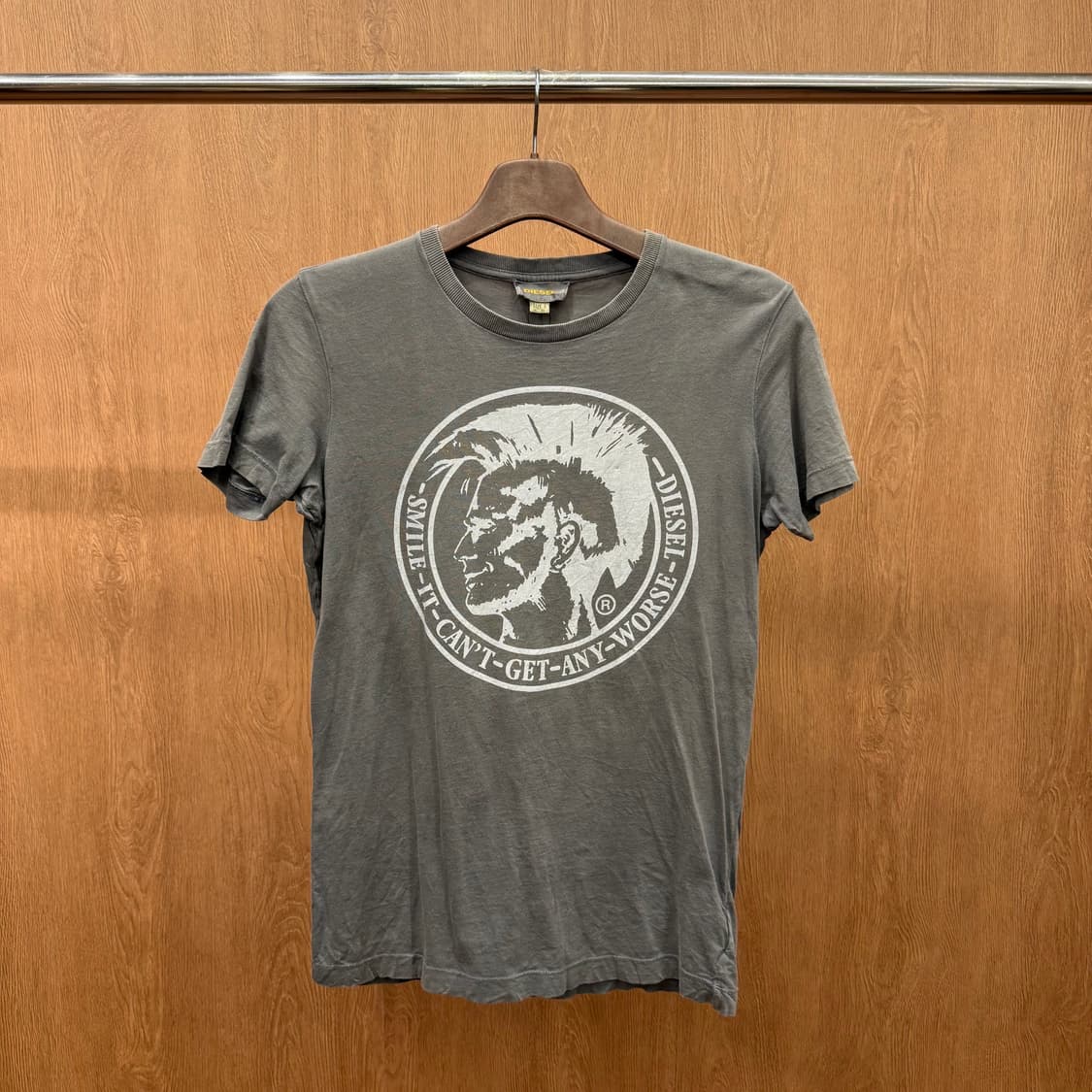 디젤 모히칸 헤드 그래픽 프린트 반팔 티셔츠 빈티지 로고 디테일 그레이 상품이미지2