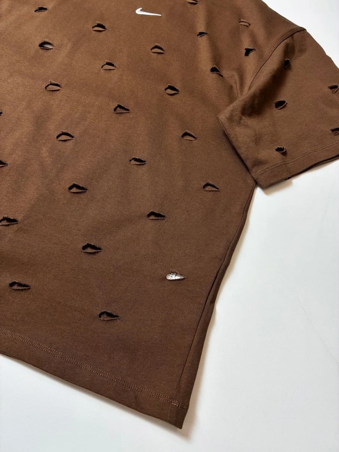 나이키 x 자크뮈스 24ss 펀칭 스우시 티셔츠 PN8242 상품이미지3