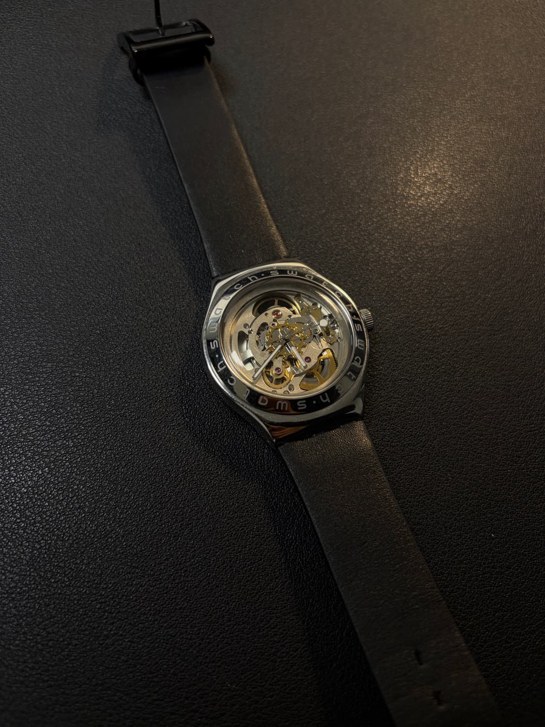 스와치 아이로니 스켈레톤 시계 상품이미지3