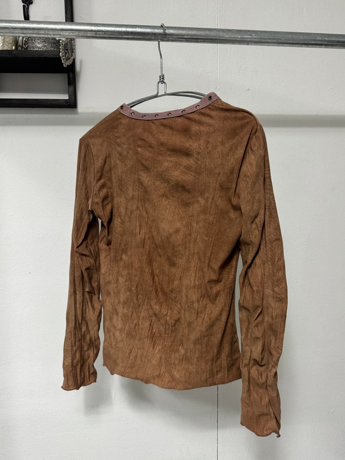 브라운 아일렛 디테일 탑 상품이미지3