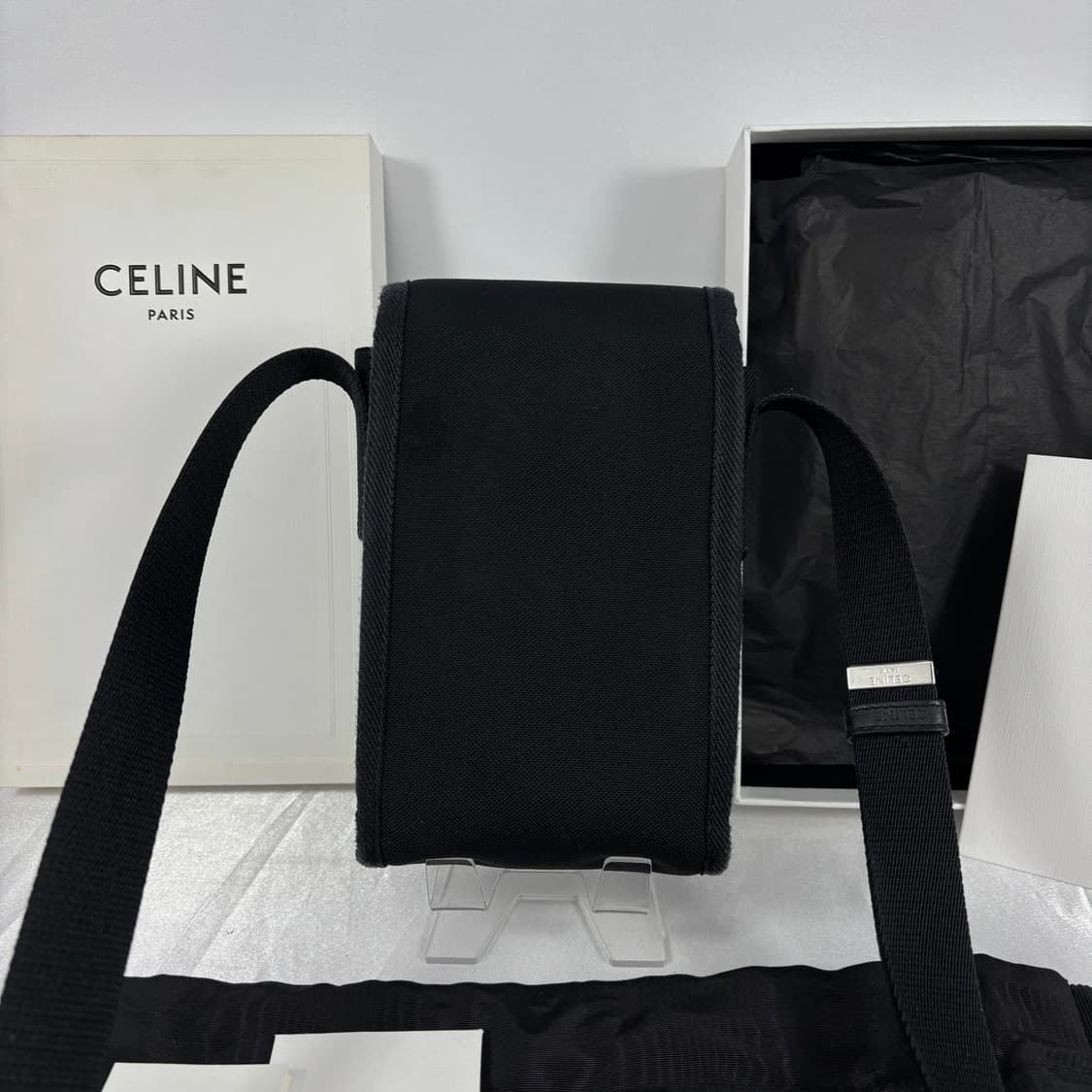 (정품)셀린느 나일론 트레킹 플랩 파우치 폰 크로스백 상품이미지3