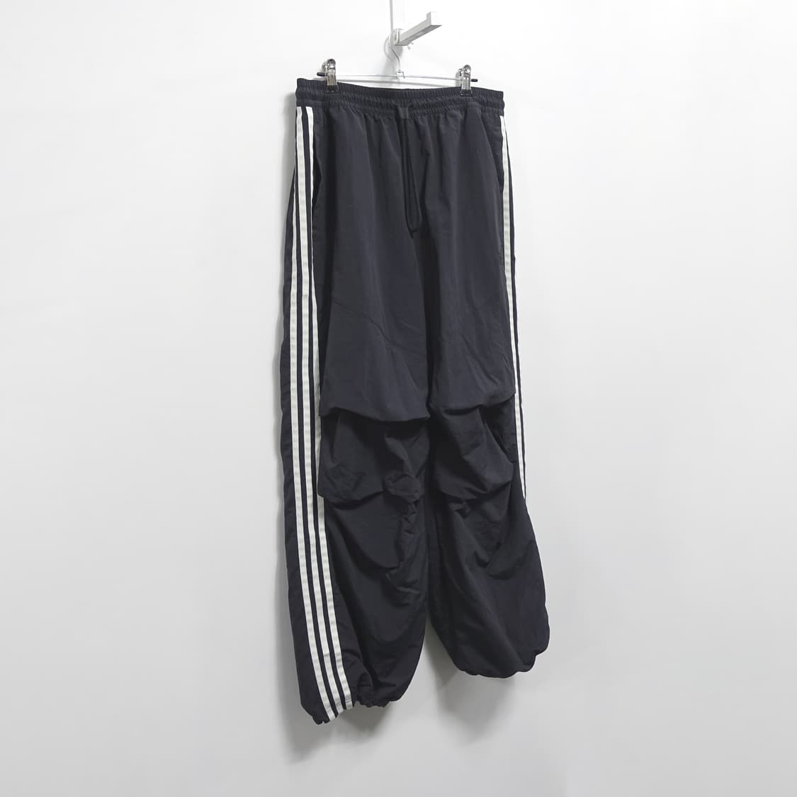 ADIDAS 아디다스 3S 오버사이트 우븐 파라슈트 팬츠 L  상품이미지4