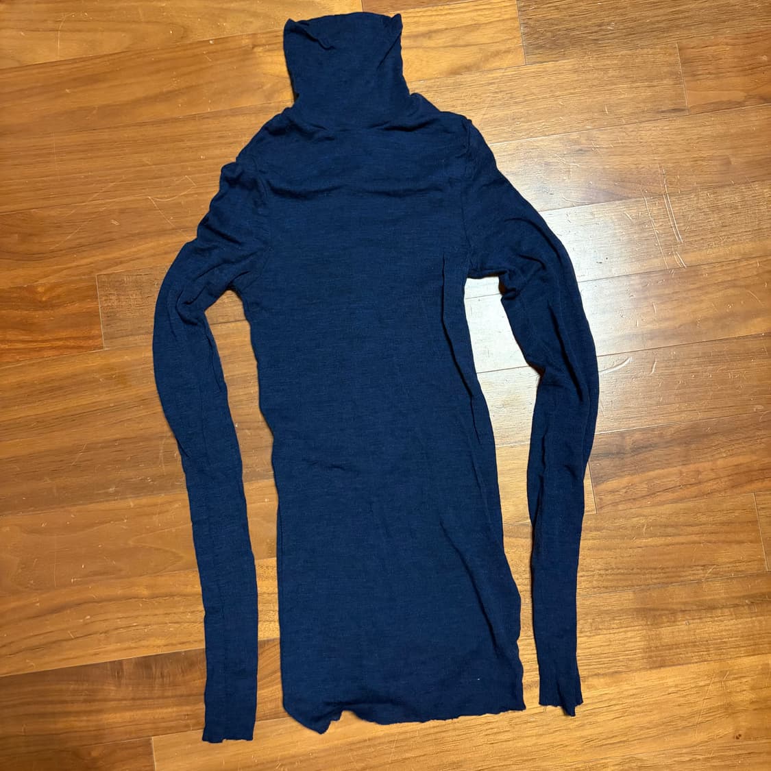 코스 울 터틀넥 네이비 상품이미지4