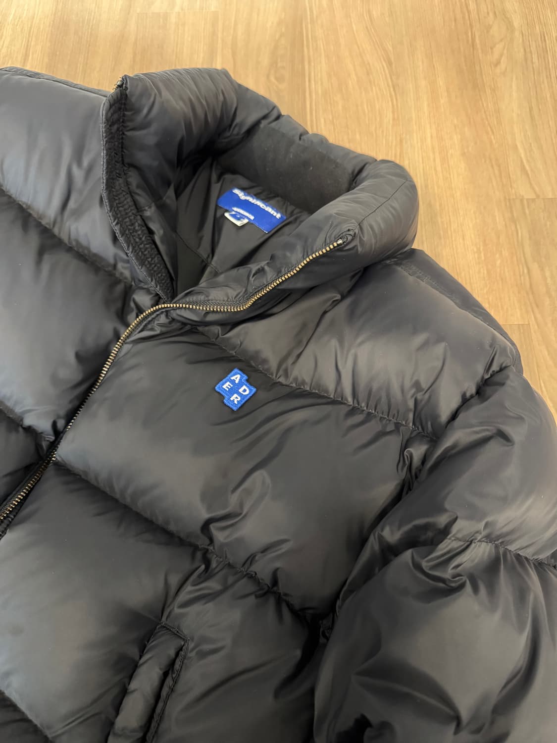 아더에러 시그니피컨트 TRS/BL 태그 퍼퍼 자켓 01 느와르 상품이미지3