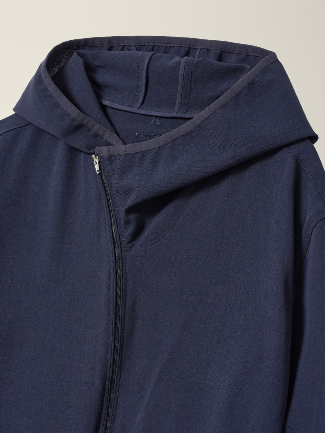 CUT-OUT SLEEVE HOODED ZIP JACKET NAVY 상품이미지3