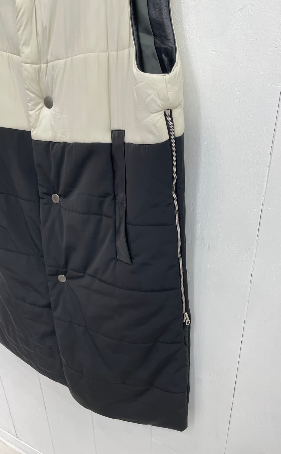 퍼블리카 엑스 하이넥 배색 롱 패딩 조끼 상품이미지4