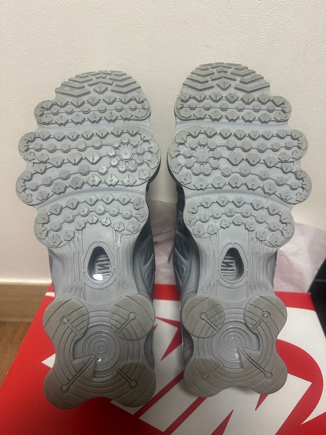 나이키 샥스 TL 그레이 275 판매합니다 상품이미지3