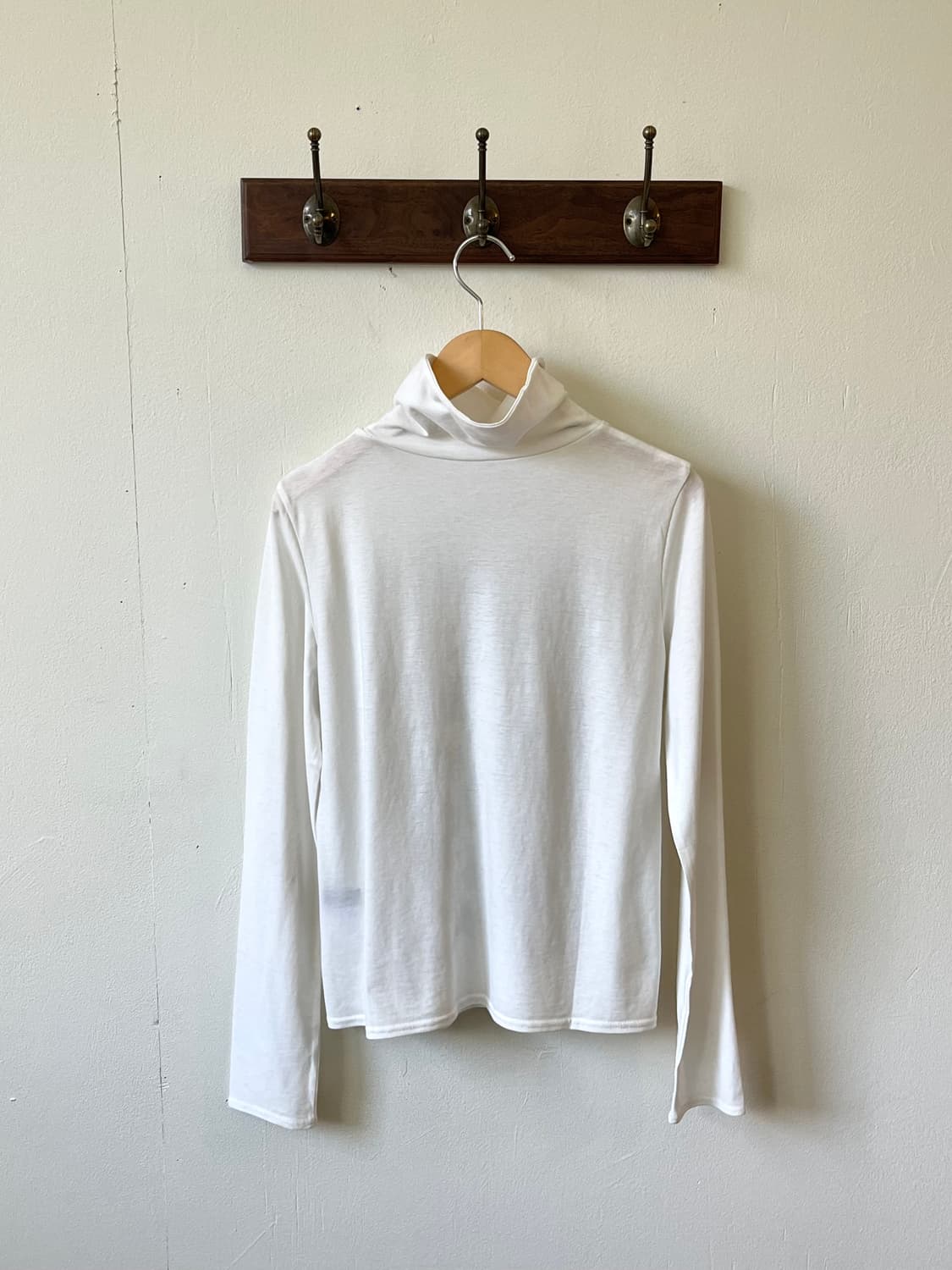 Half 로즈 프린팅 화이트 터틀넥 상품이미지4