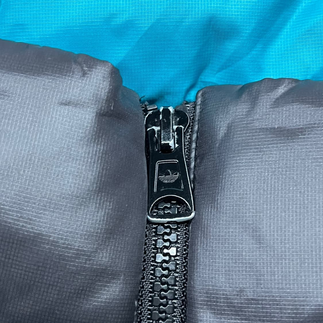 [정품/105] 아디다스 오리지널 구스 패딩 블랙 b15 상품이미지5