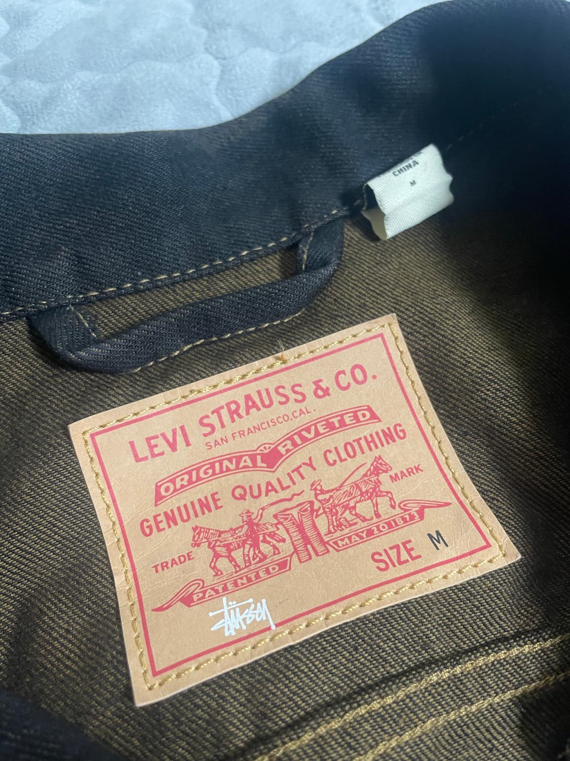 스투시 x 리바이스 크리스피 린스 트러커 자켓 블랙 상품이미지4