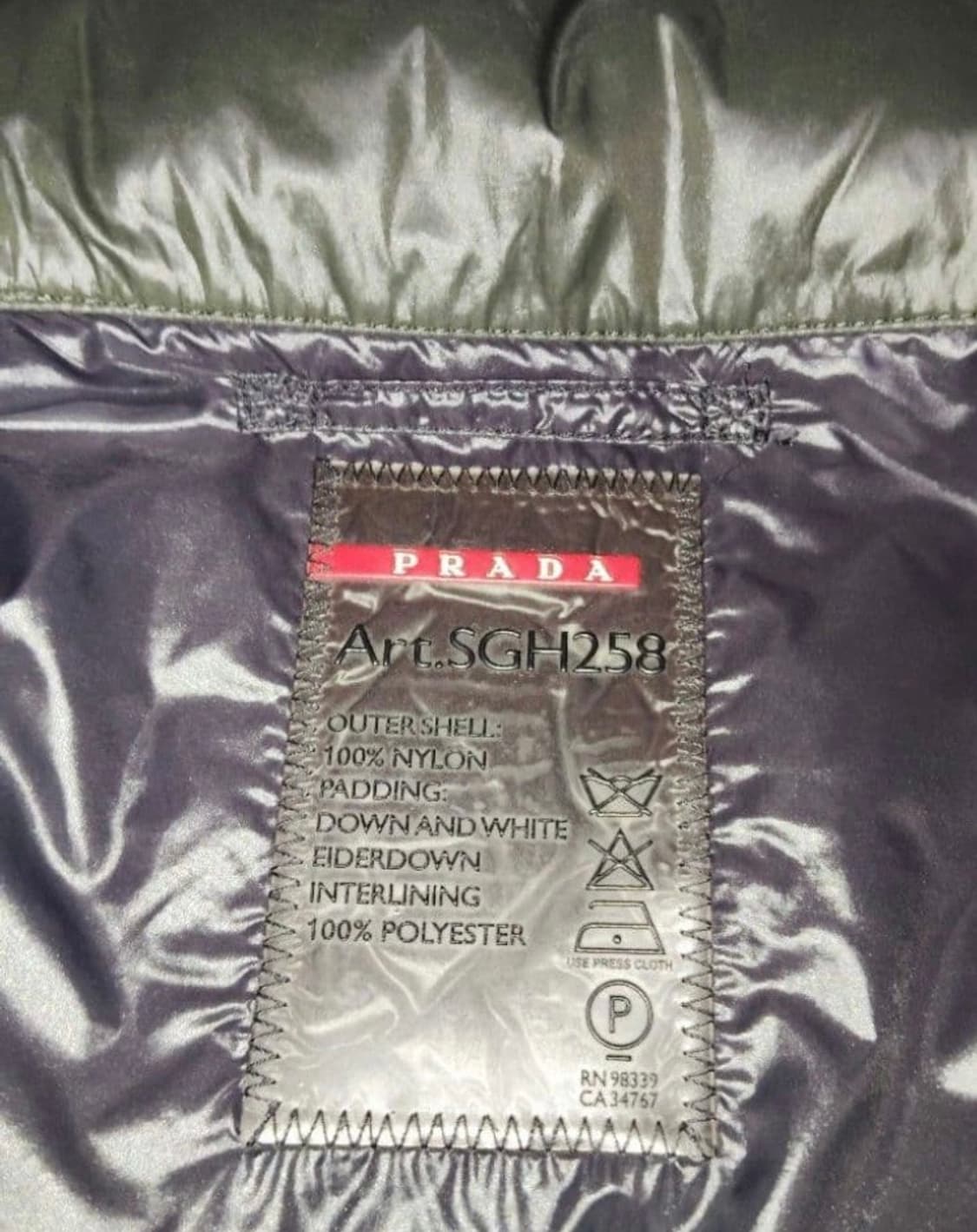 PRADA TRIANGLE LOGO KHAKI 패딩 상품이미지4