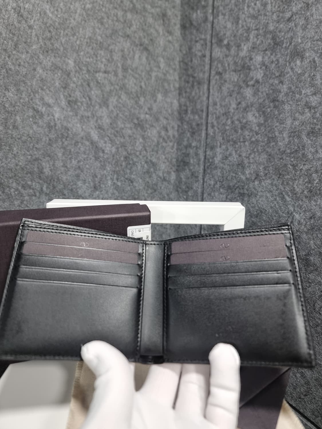 발렌티노 가리바니 VLTN 로고 남성 반지갑 상품이미지2