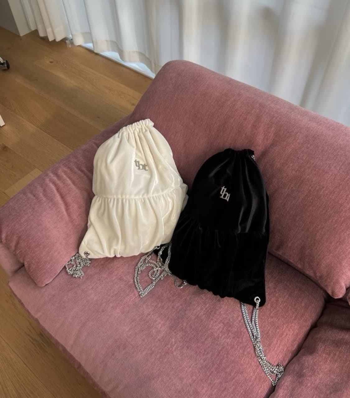 쓰리타임즈 벨벳 체인 백팩 상품이미지2