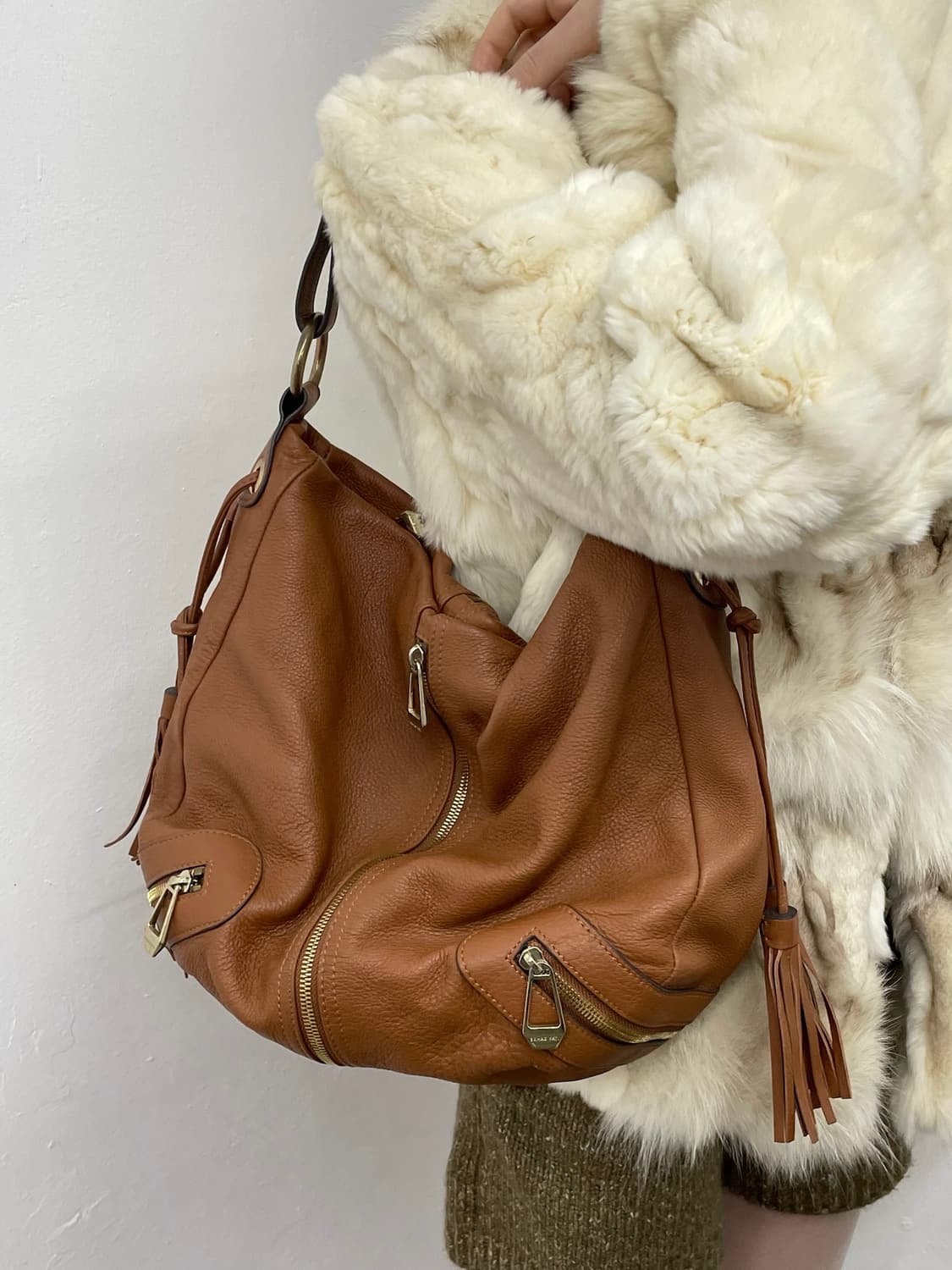 브라운 레더 지퍼 태슬 호보백 상품이미지3