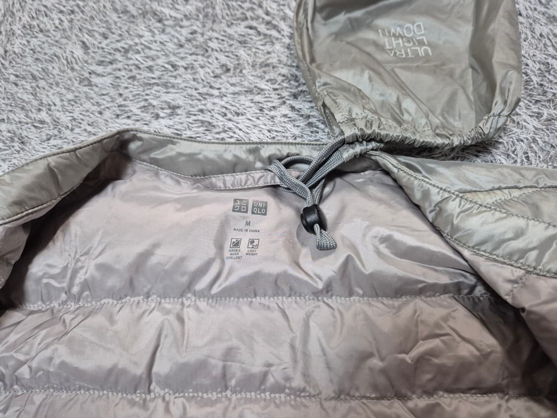 유니클로 남성 브이넥 경량 다운 패딩 L 상품이미지7