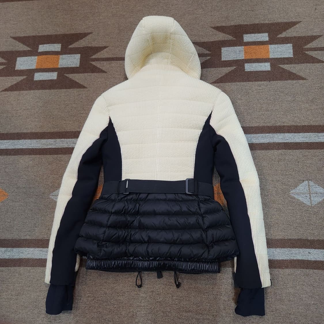 백화점판)몽클레어 여성 구스다운 벨티드 후드 패딩 M 상품이미지10