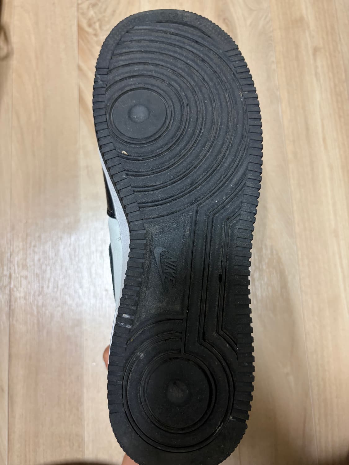 나이키 x 스투시 에어포스 1 '07 미드 SP 블랙 앤 라이트 본 상품이미지3