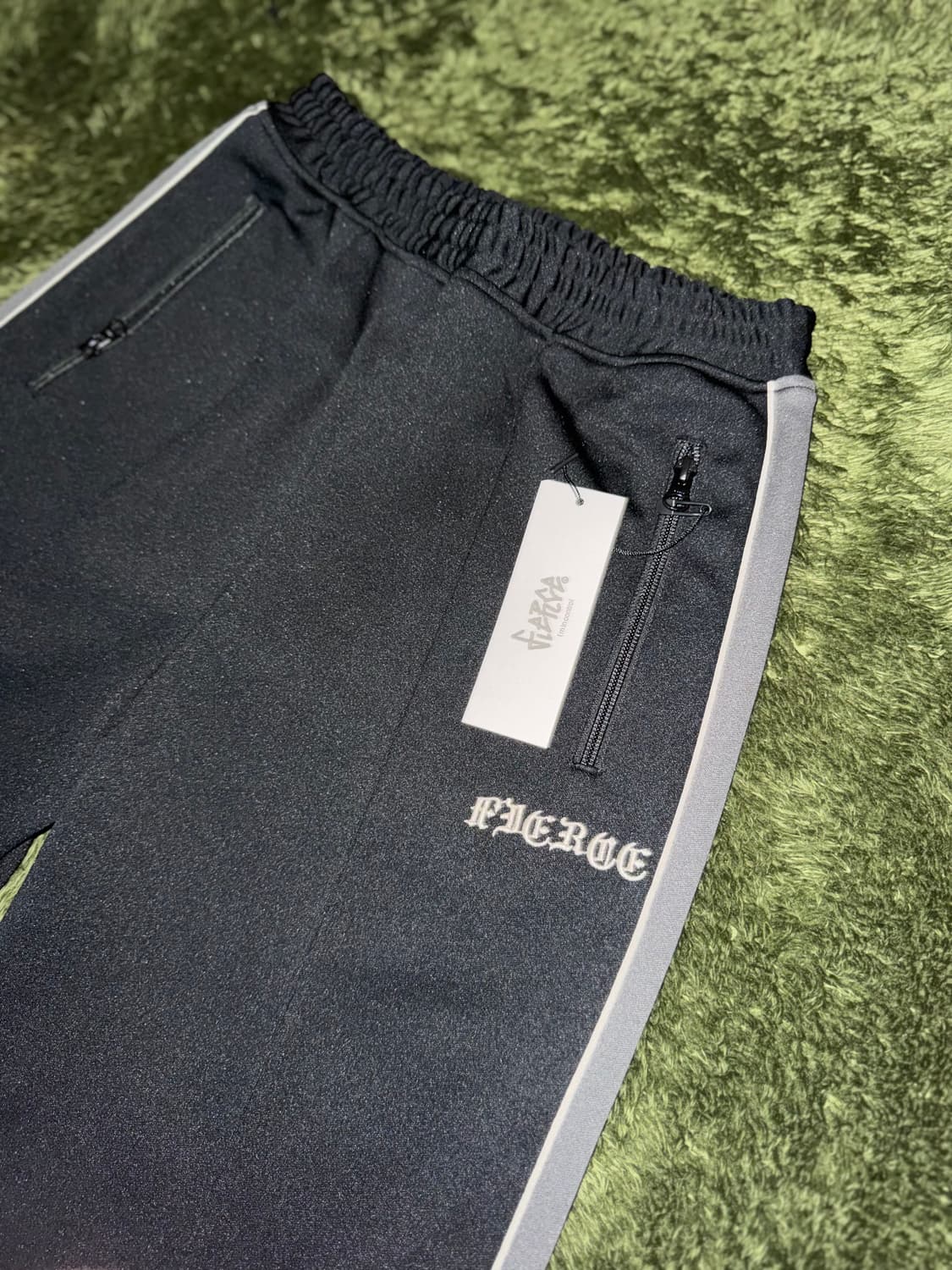 [S] Fierce 피어스 자수 로고 플레잉 트랙 팬츠 블랙 상품이미지2