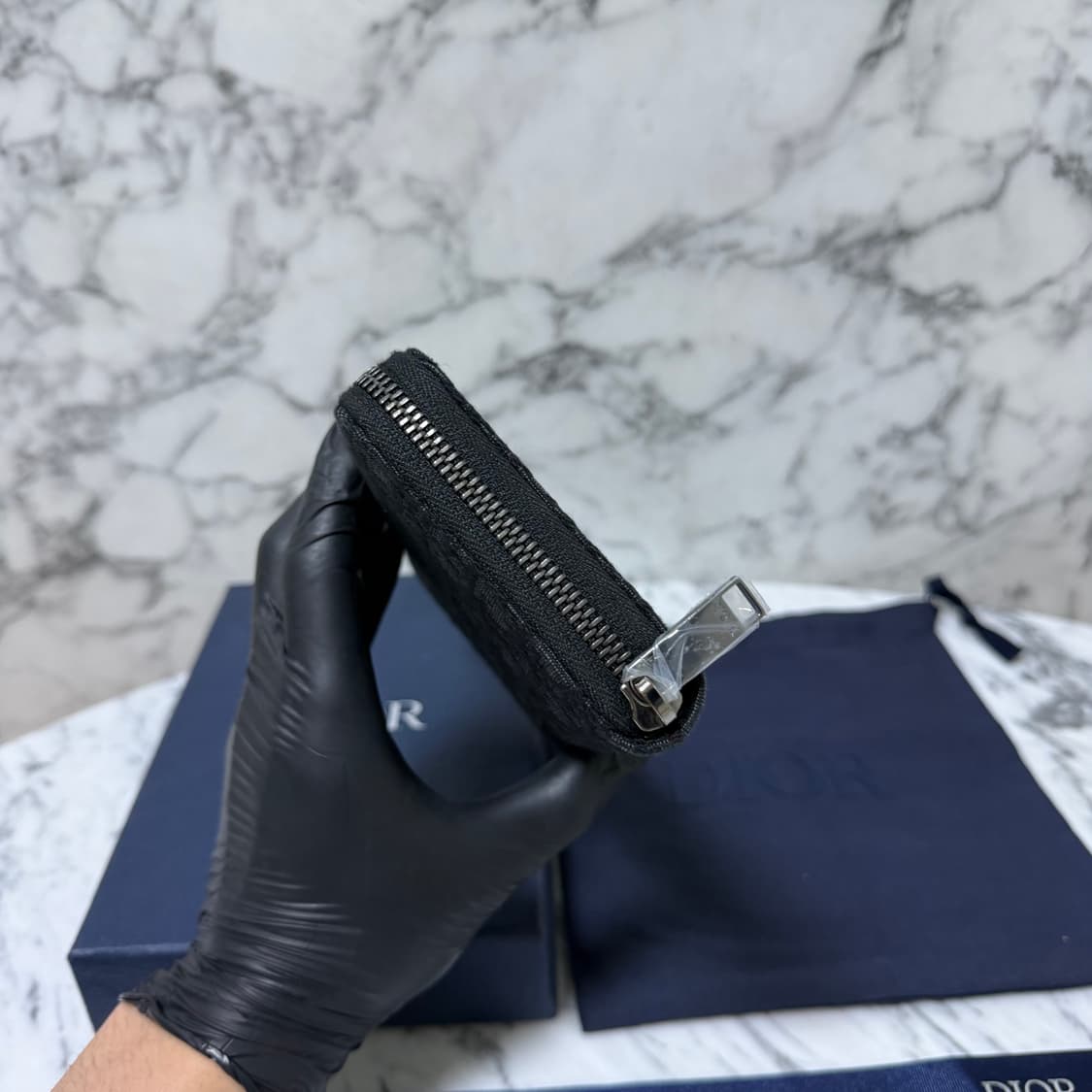 디올 오블리크 지퍼돌이 장지갑 신형
블랙 상품이미지4