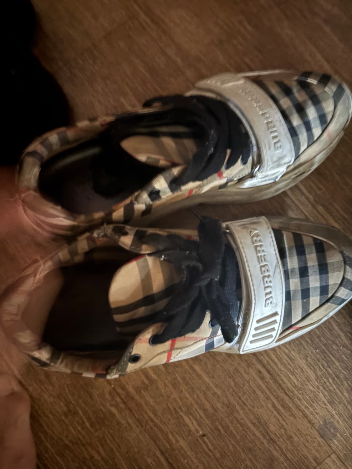 버버리 스니커즈 상품이미지1