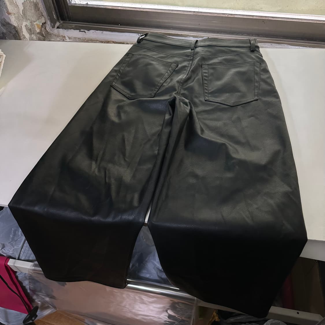 우먼M 흐앤므 H&M 블랙 와이드핏 레더팬츠 상품이미지5