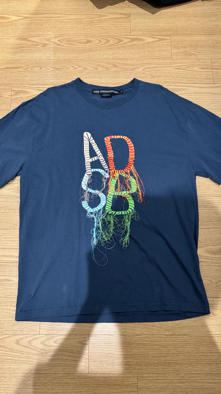 앤더슨 벨  에센셜 유니섹스  캐터필러 티셔츠 네이비 상품이미지1